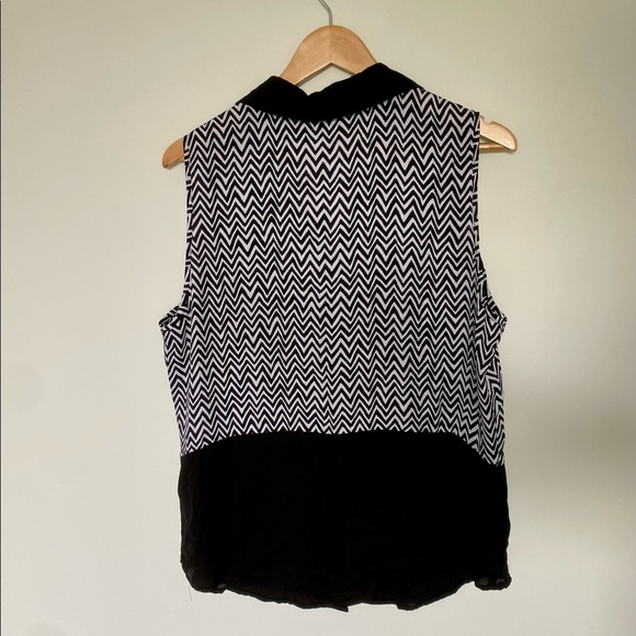 Women’s XL • Button down blouse • Great condition - Picture 5 of 5